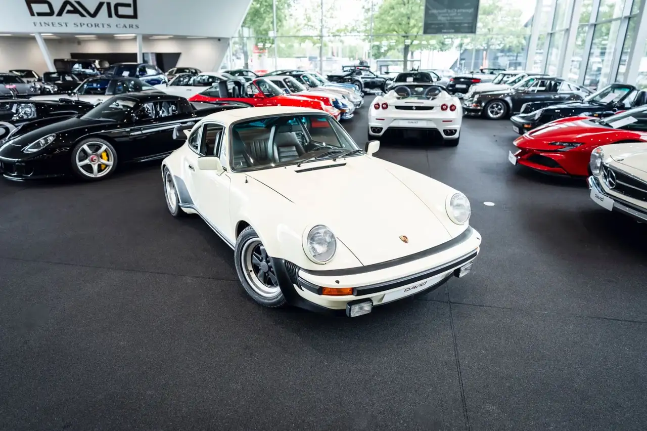 Porsche 930
