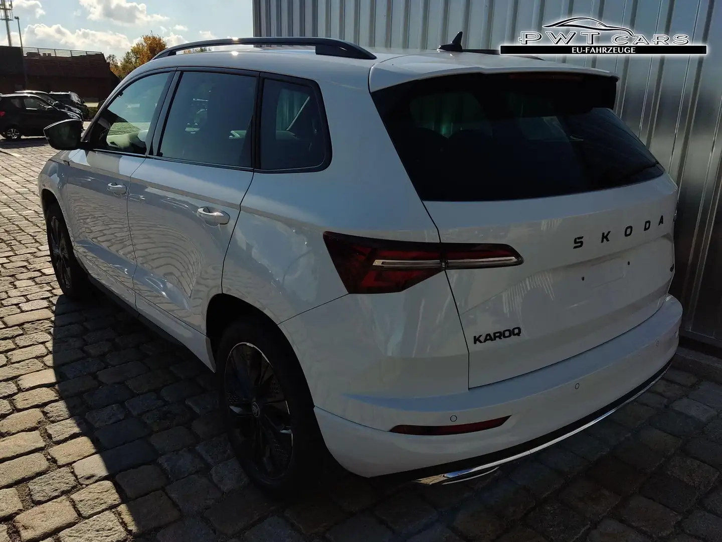 Skoda Karoq Sportline 2.0 TSI 190 PS 4x4 DSG Navi-Anhängerk... Weiß - 2