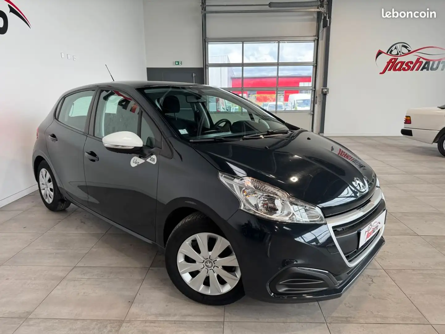 Peugeot 208 PHASE 2 VTi 68cv LIKE-2019 Gris - 2