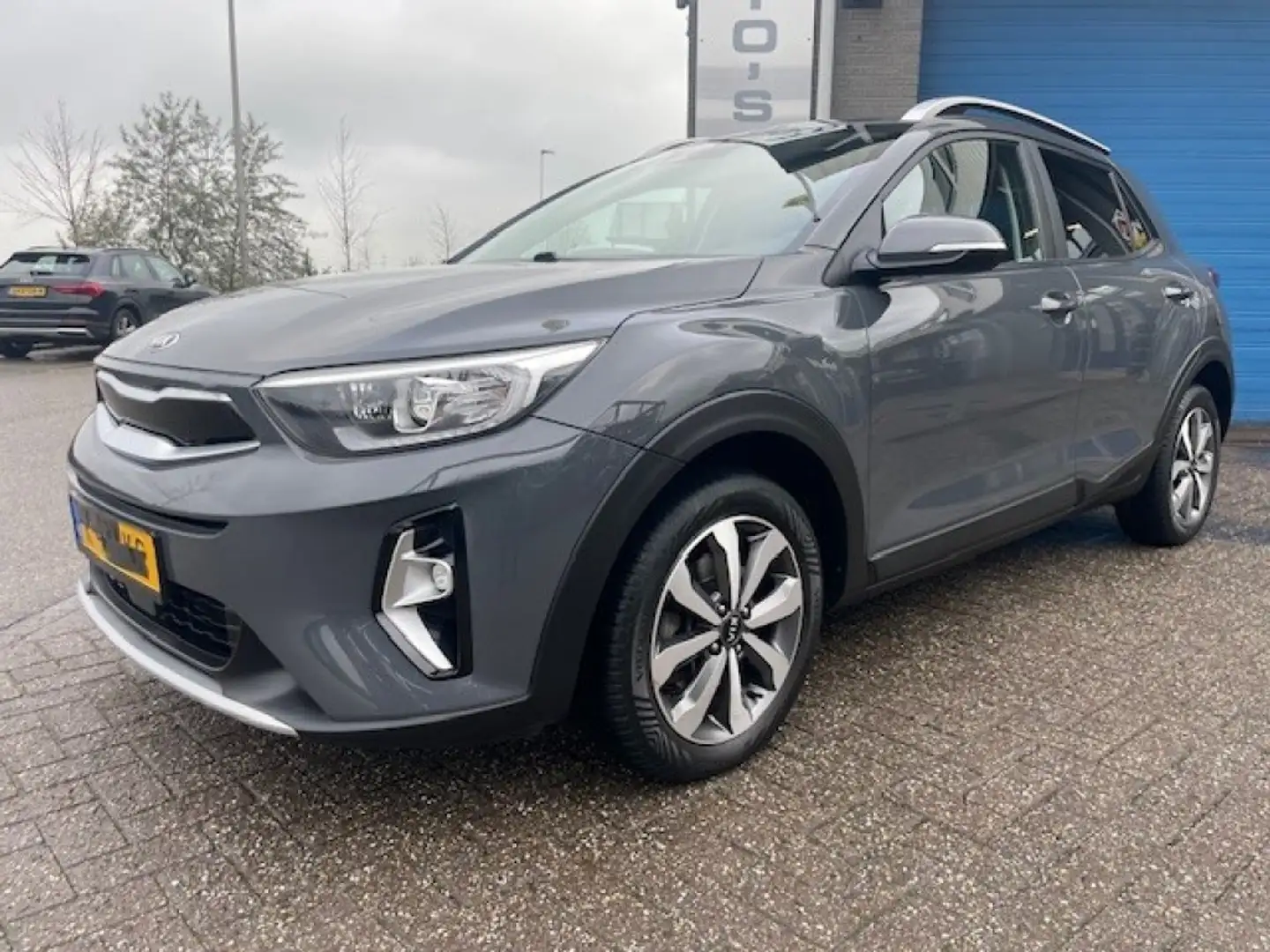 Kia Stonic 1.0 T-GDI MHEV DYN+L Grijs - 1