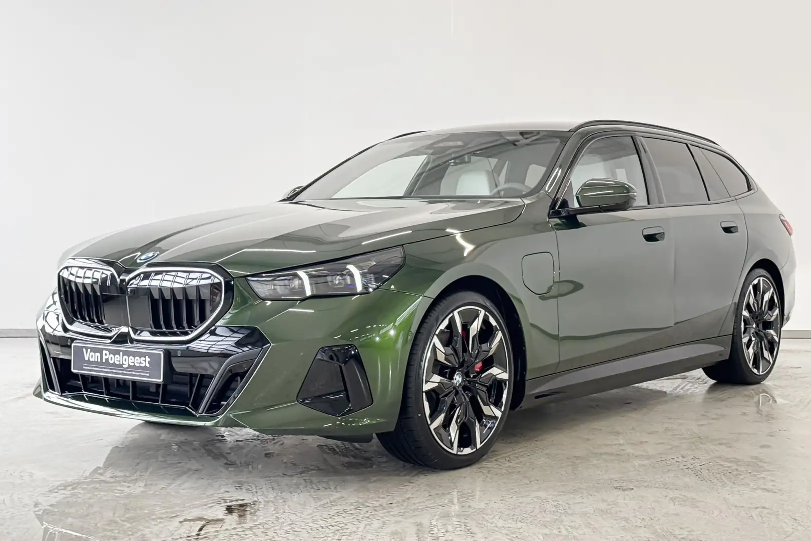 BMW 550 5 Serie Touring 550e xDrive | M Sport Pro | Innova Groen - 2