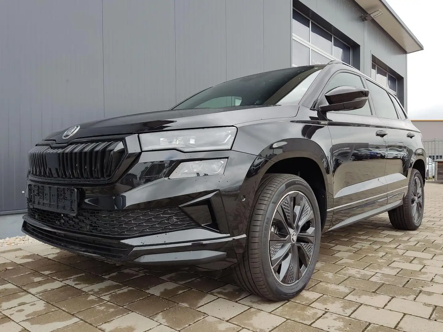 Skoda Karoq Sportline 1,5 TSI 150 PS DSG Navi-4x Sitzheizun... Nero - 1