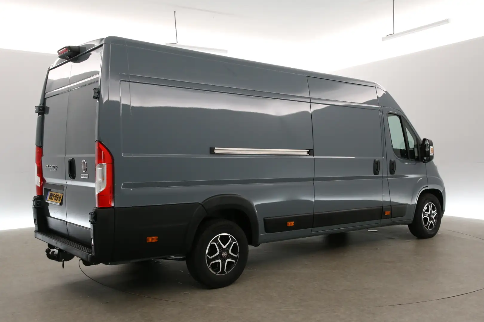 Fiat Ducato 35H HD 2.2 MultiJet 180PK L4H2 | Euro6 | 3000kg Tr Gris - 2