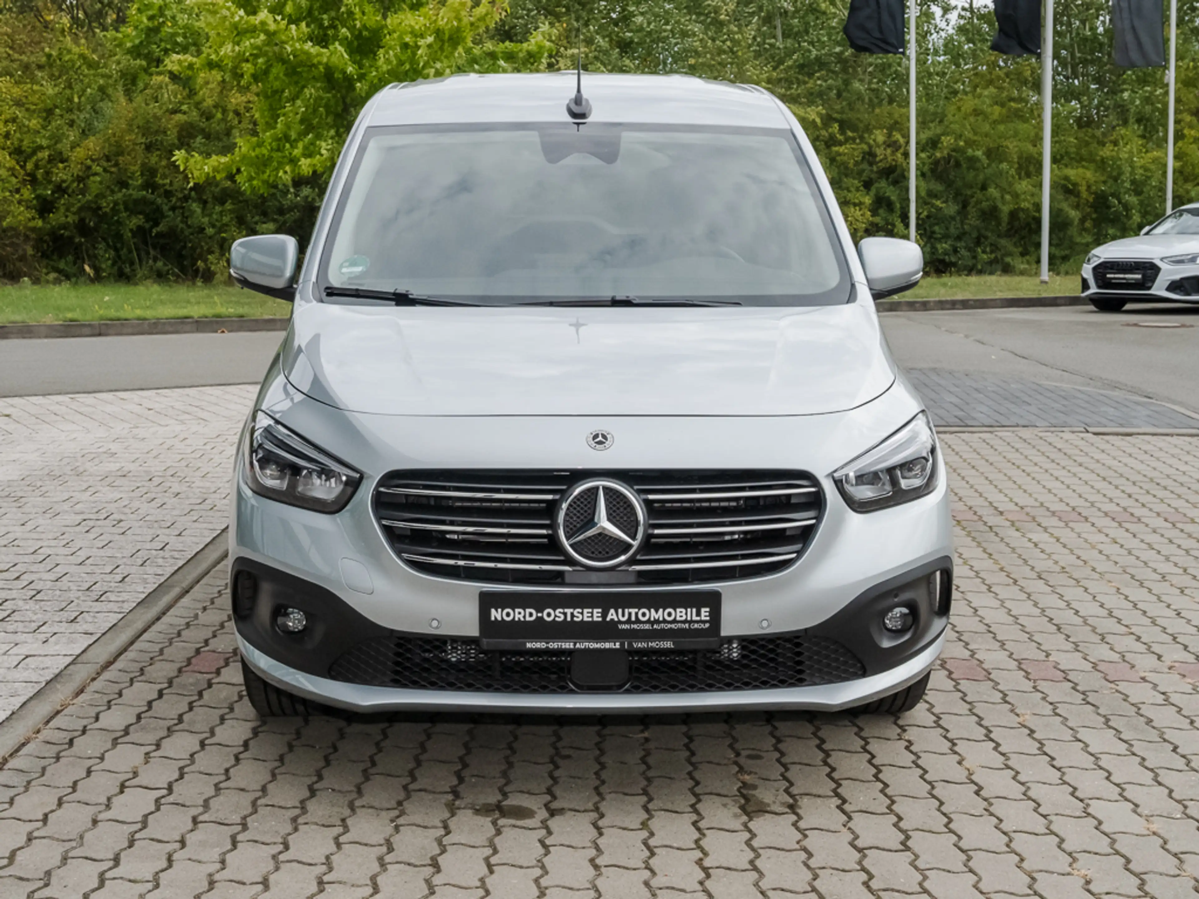Mercedes-Benz T-Class T 180 PROGRESSIVE KLIMA LED MBUX AHK 7G TRONIC — photo 4
