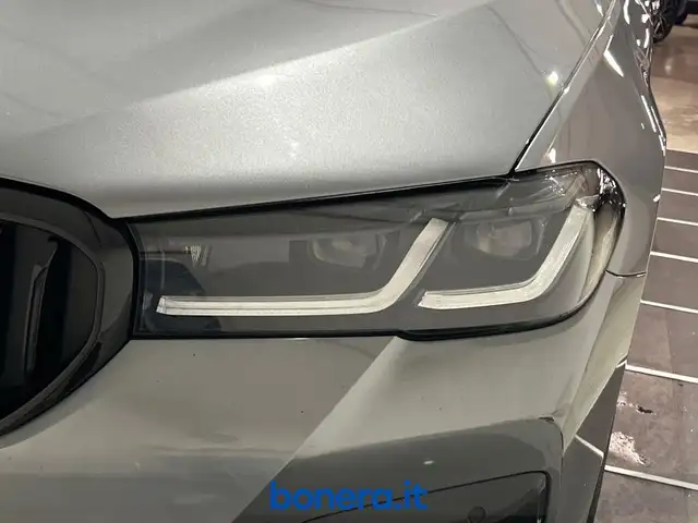 BMW 5 Series view 10