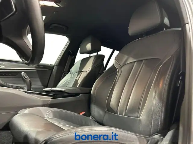 BMW 5 Series view 14