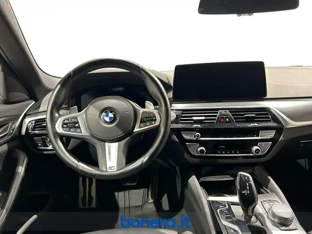 BMW 5 Series view 15