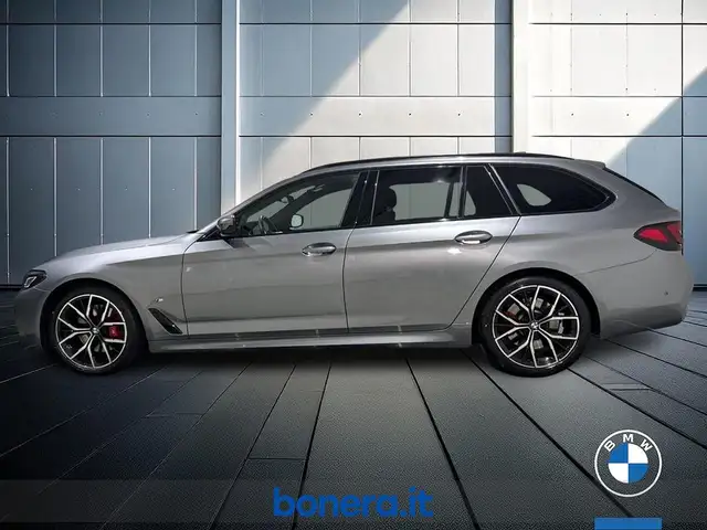 BMW 5 Series view 9