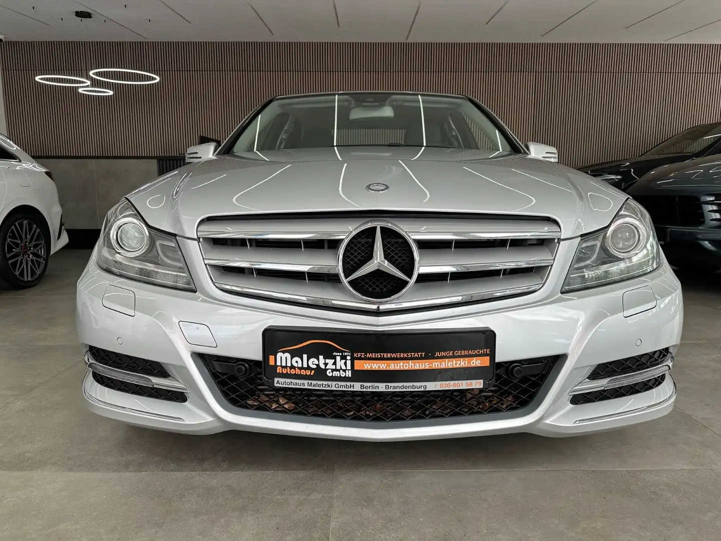 Mercedes-Benz C 180 CGI BlueEfficiency*Bi-Xenon*Comand*SHZ* Argent - 2