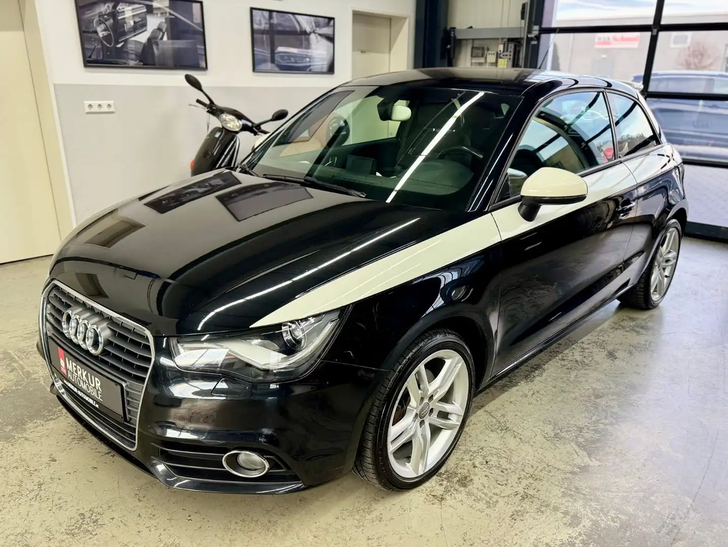 Audi A1 2.0 TDI Ambition S-Line/Navi/Xenon/PDC/SHZ Schwarz - 1
