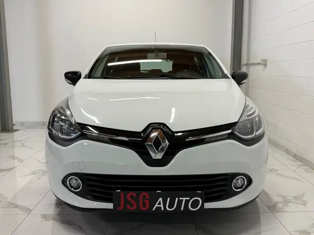 Renault Clio view 2