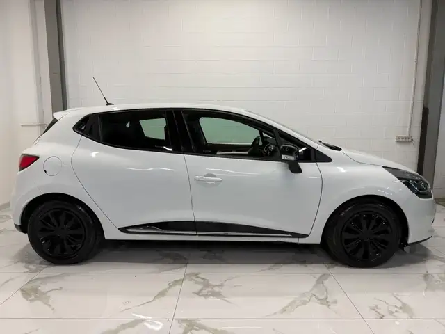 Renault Clio view 3