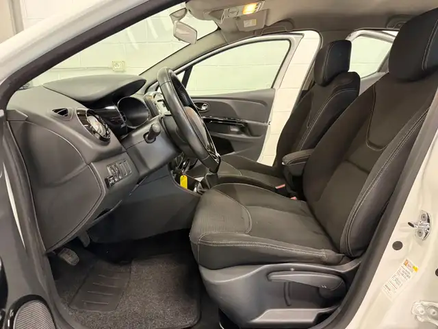Renault Clio view 6