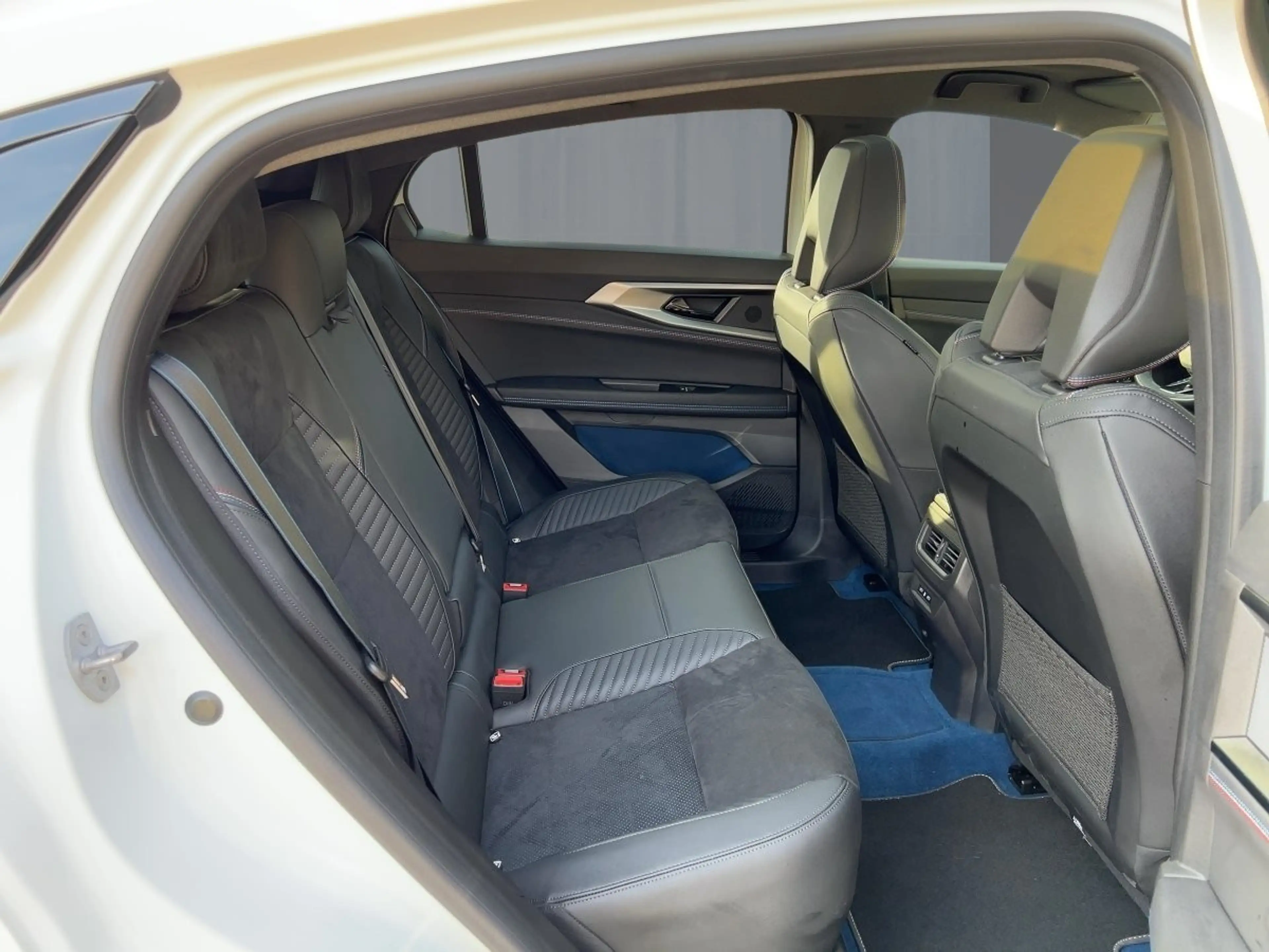 Renault Rafale 1.2 Plug-in Hybrid Atelier Alpine 300 — photo 9