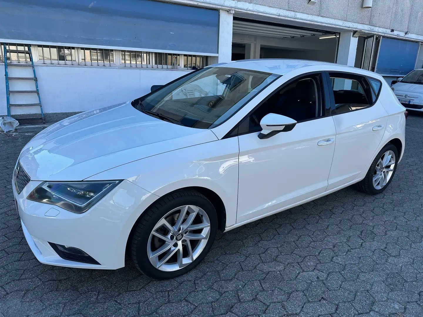 SEAT Leon Leon 1.6 tdi cr Style*CERCHI*CLIMA Bianco - 1