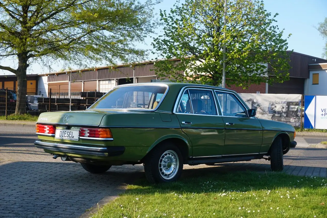 Mercedes-Benz 200 D*OLD TIMER*RADIO*SERVO*ORIGINAL ZUSTAND !!, foto 3