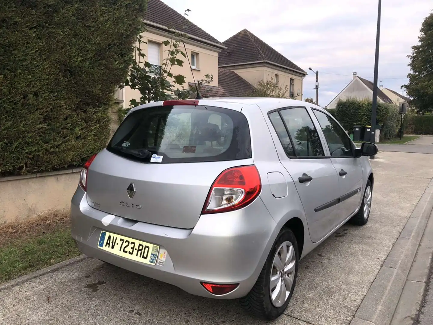 Renault Clio Clio III dCi 70 115g eco2 Expression Clim - 2