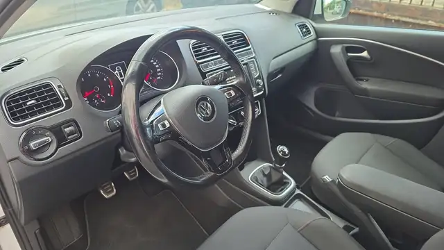 Volkswagen Polo view 8