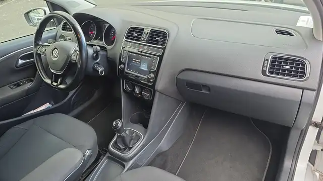 Volkswagen Polo view 10