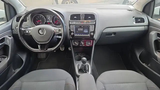 Volkswagen Polo view 11
