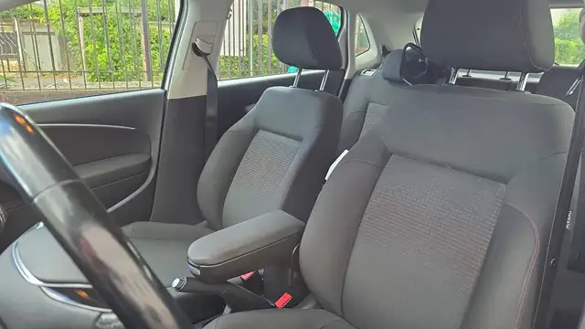 Volkswagen Polo view 9