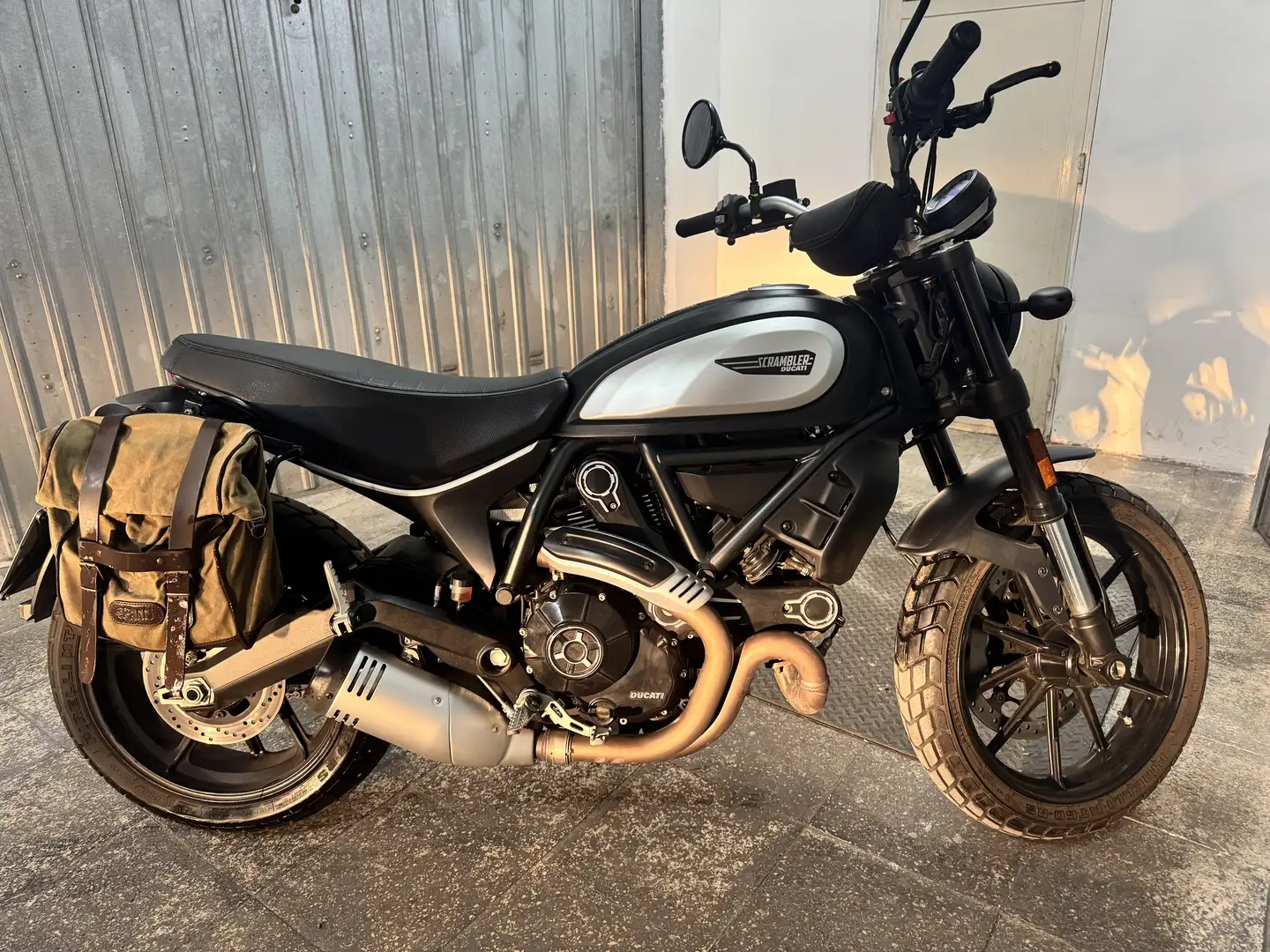 Ducati Scrambler icon dark - 1