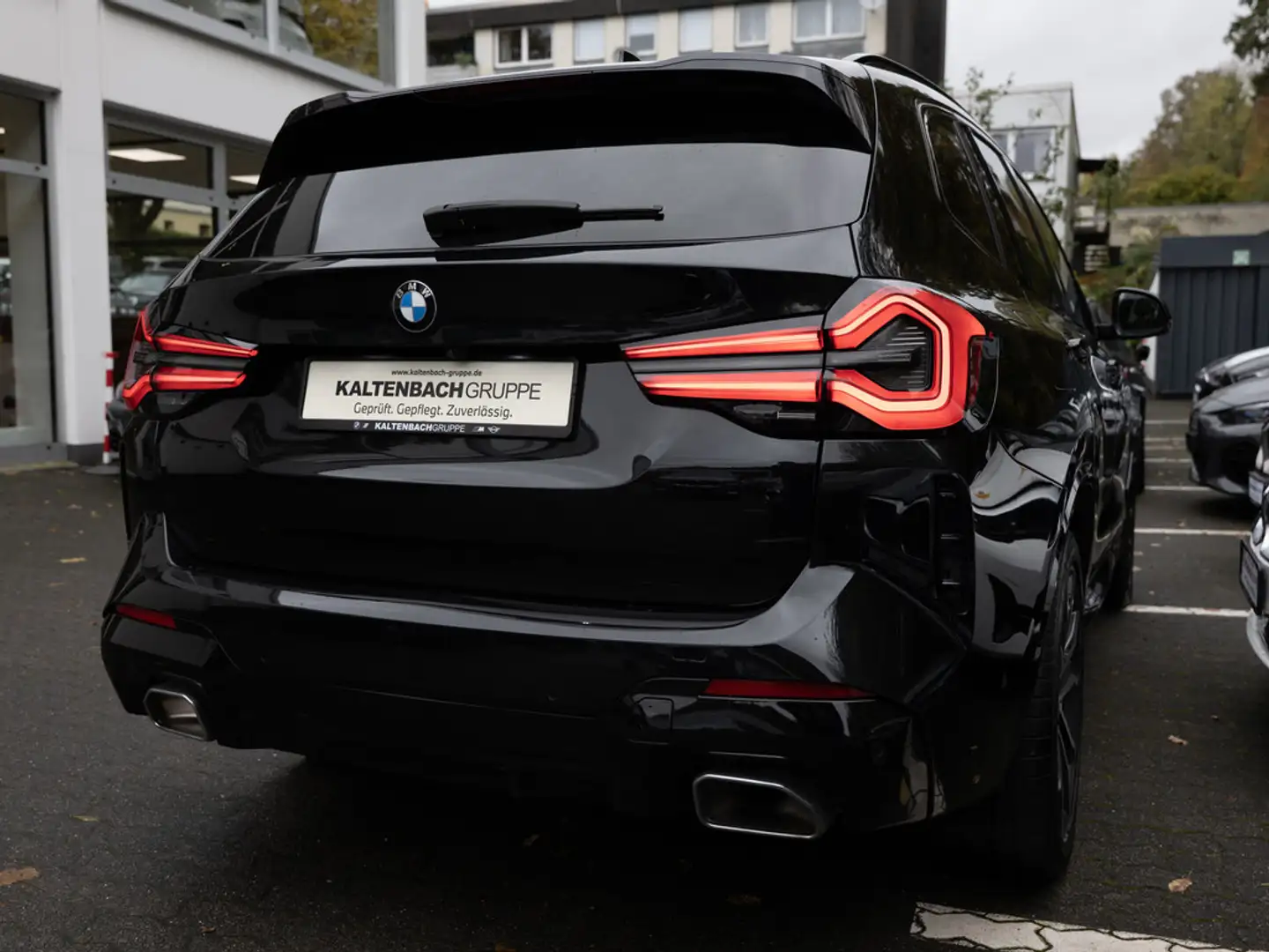 BMW X3 xDrive 20d M-Sport FACEL. PANO LED W-LAN Schwarz - 2