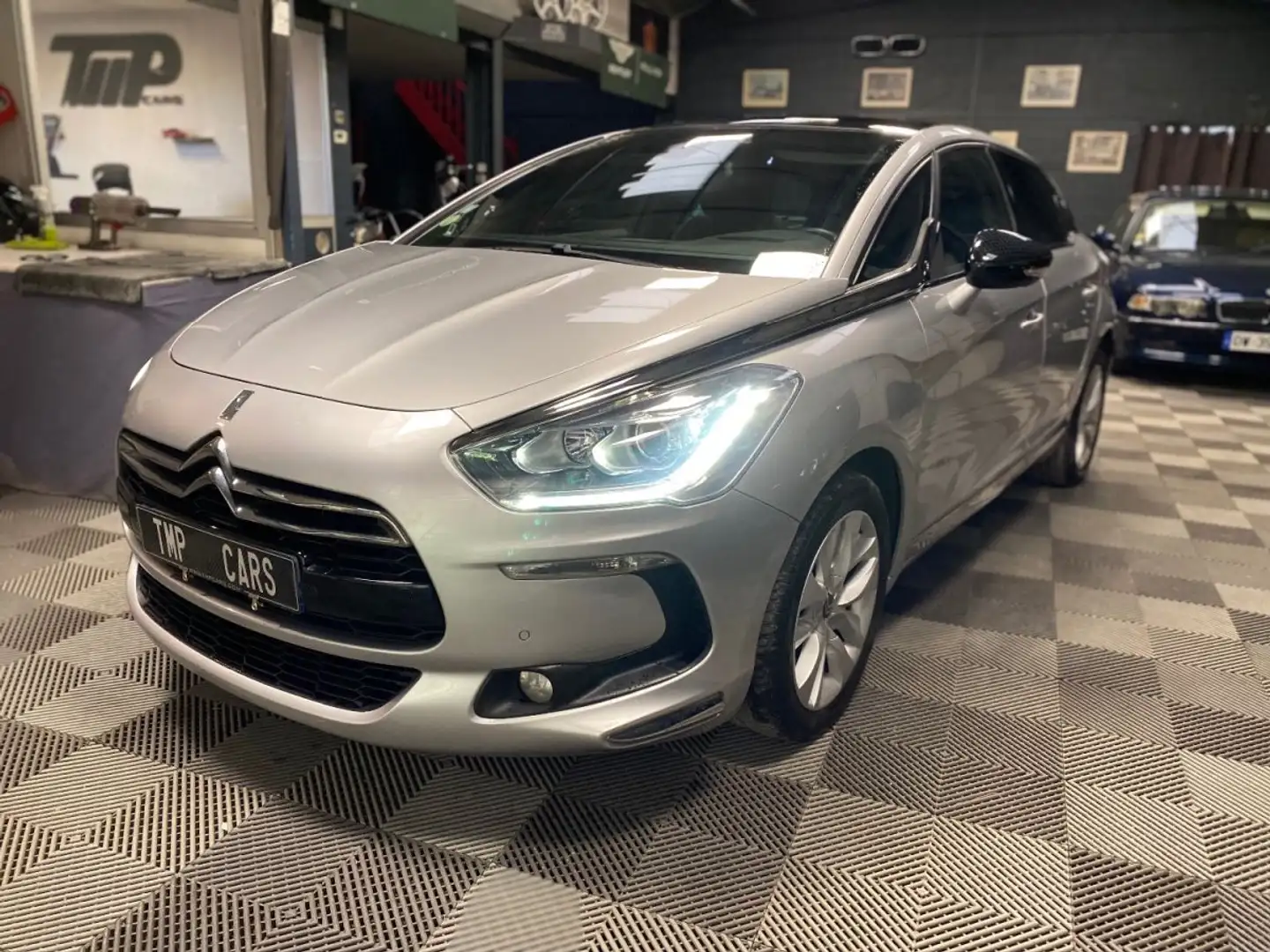 Citroen DS5 2.0 HDI - 16V TURBO 163ch Gris - 2