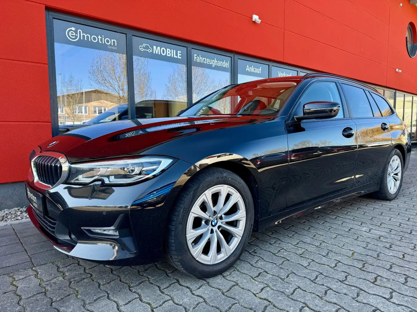 BMW 318 d Touring Steptronic*Sportsitze*LED*DAB*AHK* Noir - 1