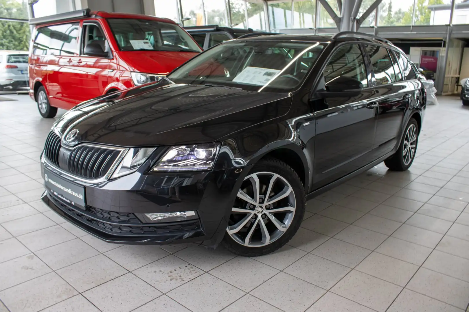 Skoda Octavia Combi Drive | DSG | Navi Amundsen | LED | ACC | Si Zwart - 1