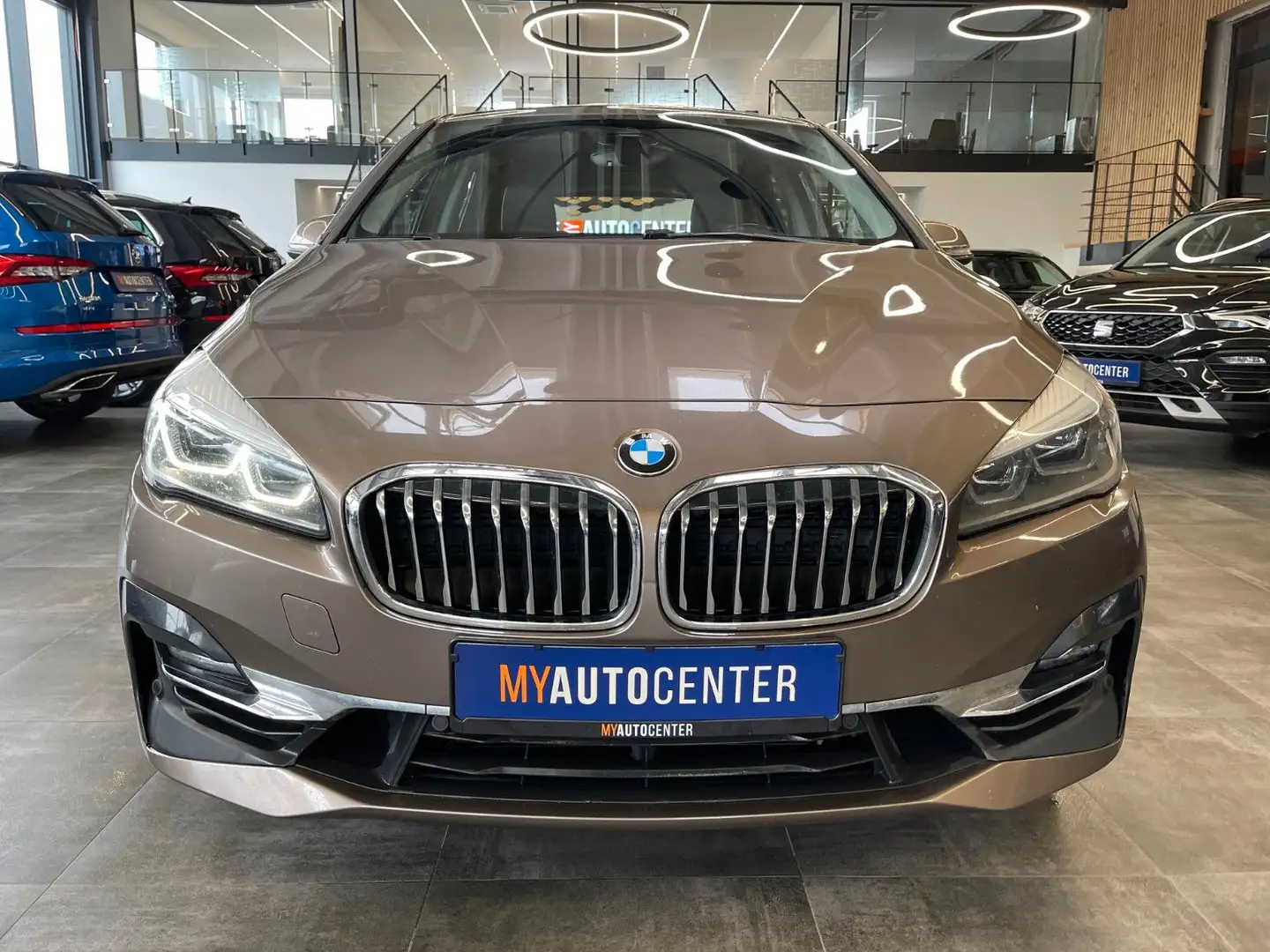 BMW 220 Luxury Line *PDC*LED*SHZ* Бежевий - 2