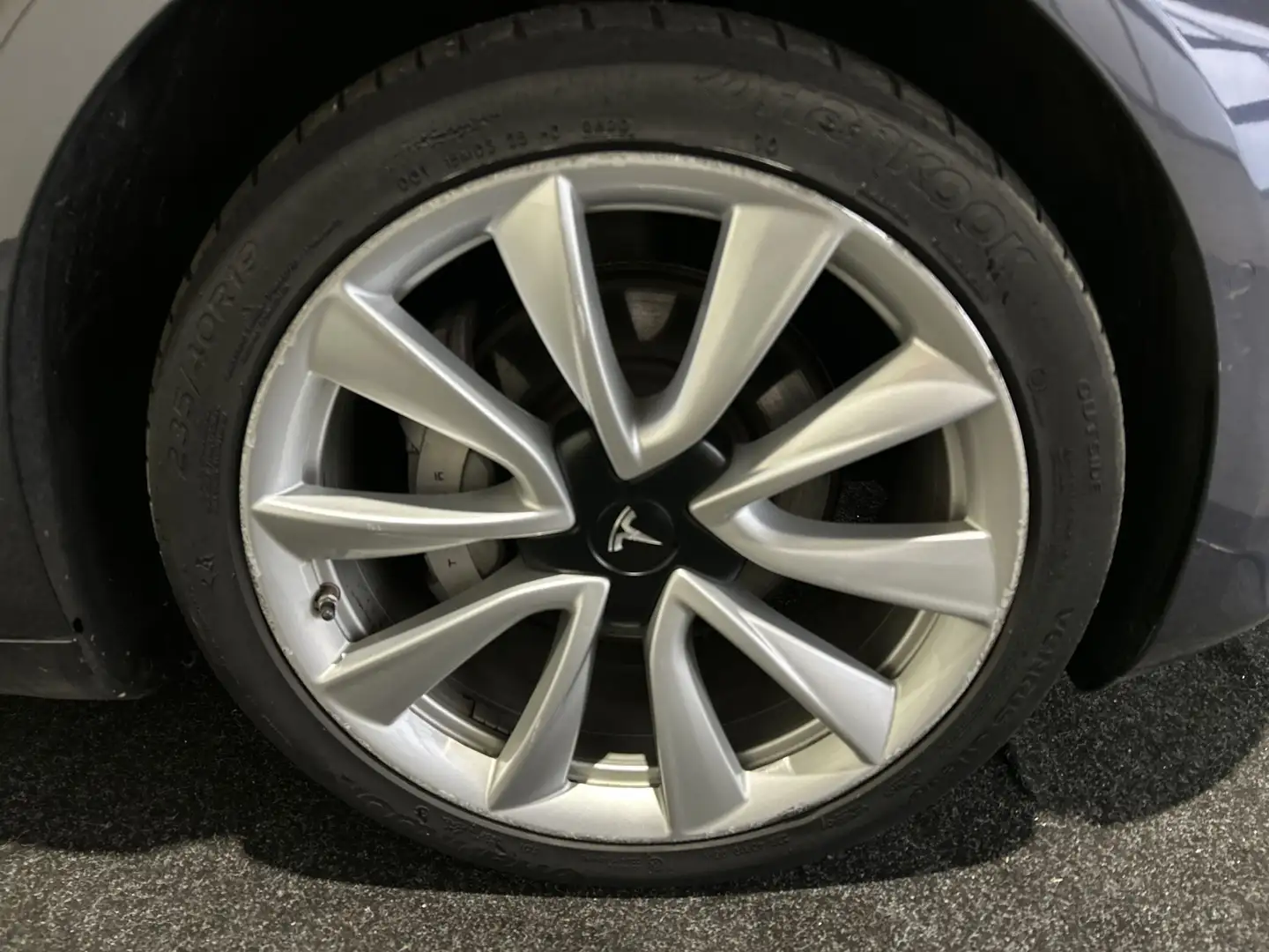 Tesla Model 3 Standard RWD Plus 60 kWh 19'' Velgen | € 16.500,00 Gris - 2