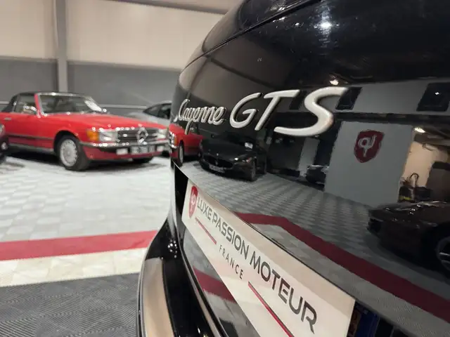 Porsche Cayenne view 7
