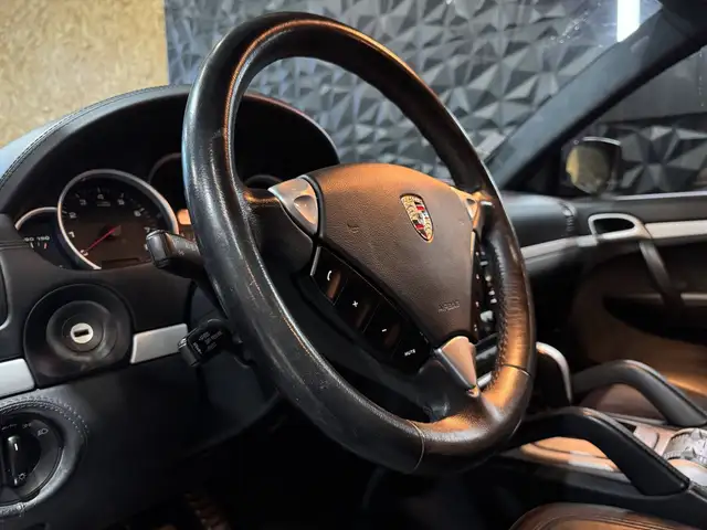 Porsche Cayenne view 10