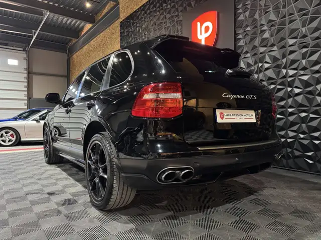 Porsche Cayenne view 4