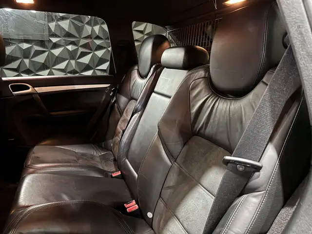 Porsche Cayenne view 13