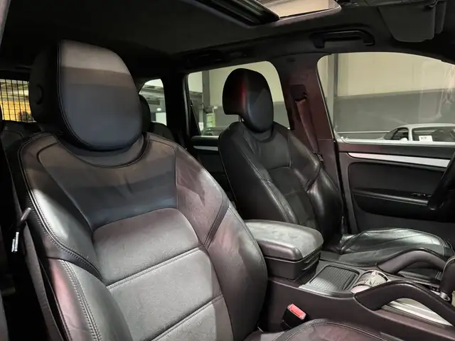 Porsche Cayenne view 12