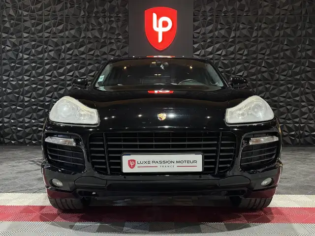 Porsche Cayenne view 2