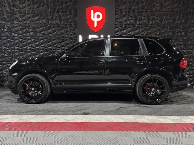 Porsche Cayenne view 3