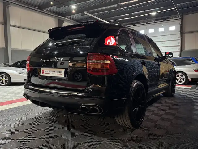 Porsche Cayenne view 6