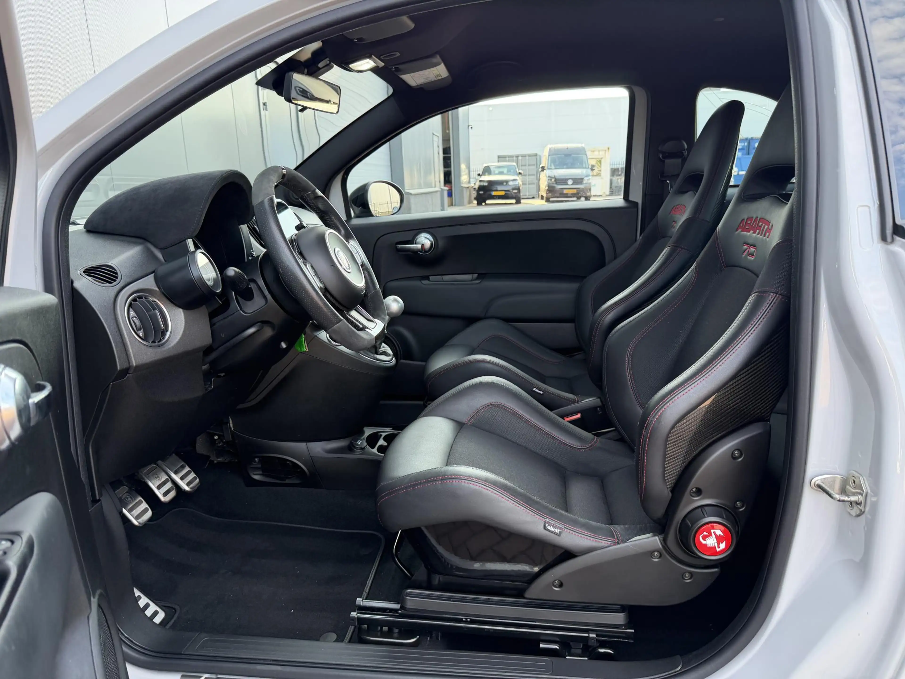 Abarth 595 1.4 T-Jet Esseesse 70th Anniversary BEATS | AKRA | — photo 10