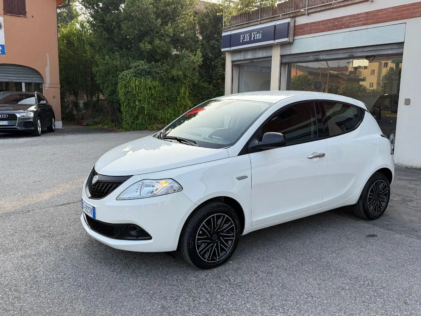 Lancia Ypsilon 1.0 FireFly 5p. S&S Hybrid Oro Bianco - 1