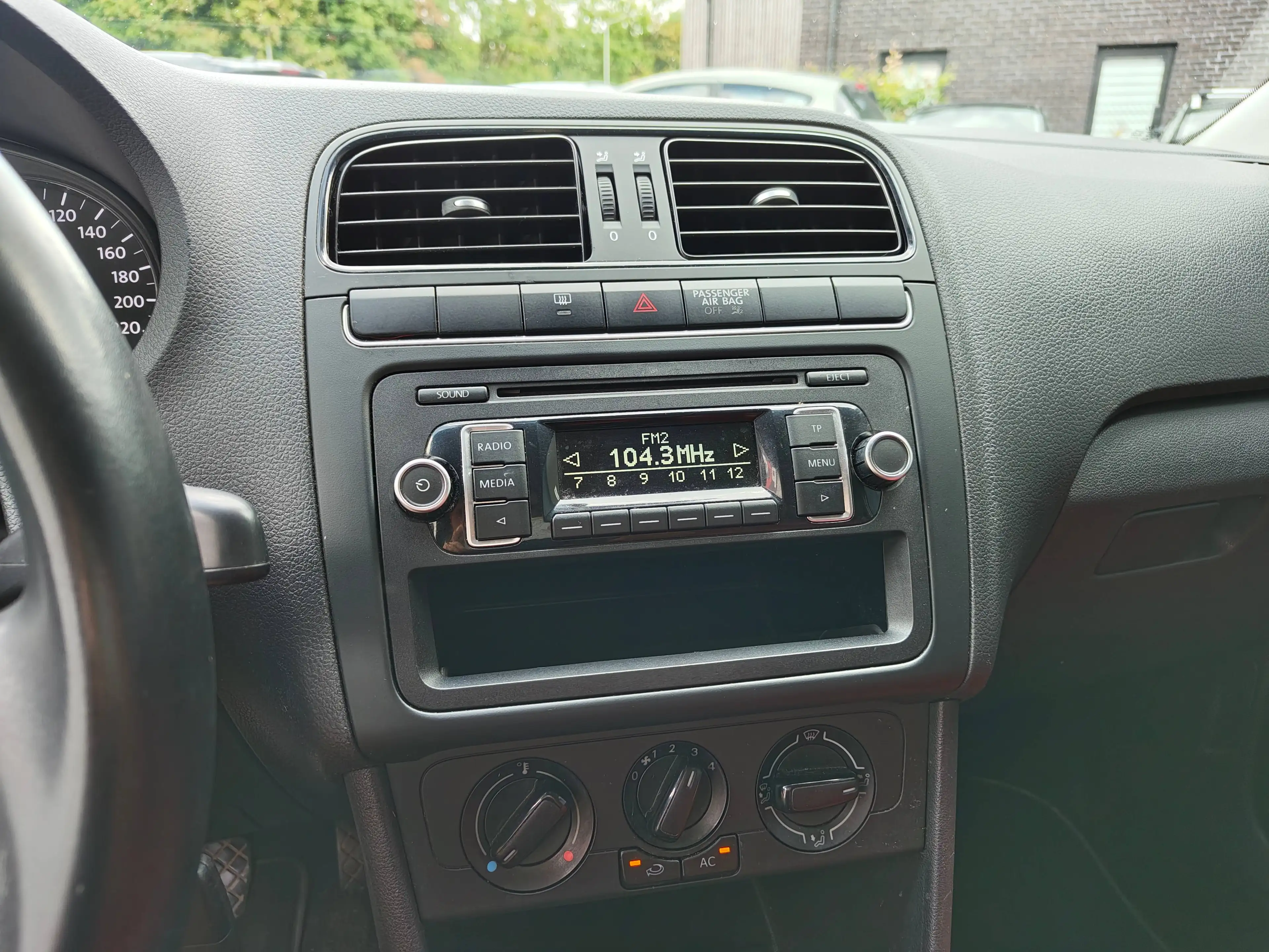 Volkswagen Polo Polo 1.2i Trendline *GPS*CLIM*CUIR*GARANTIE 12 MOIS — photo 9