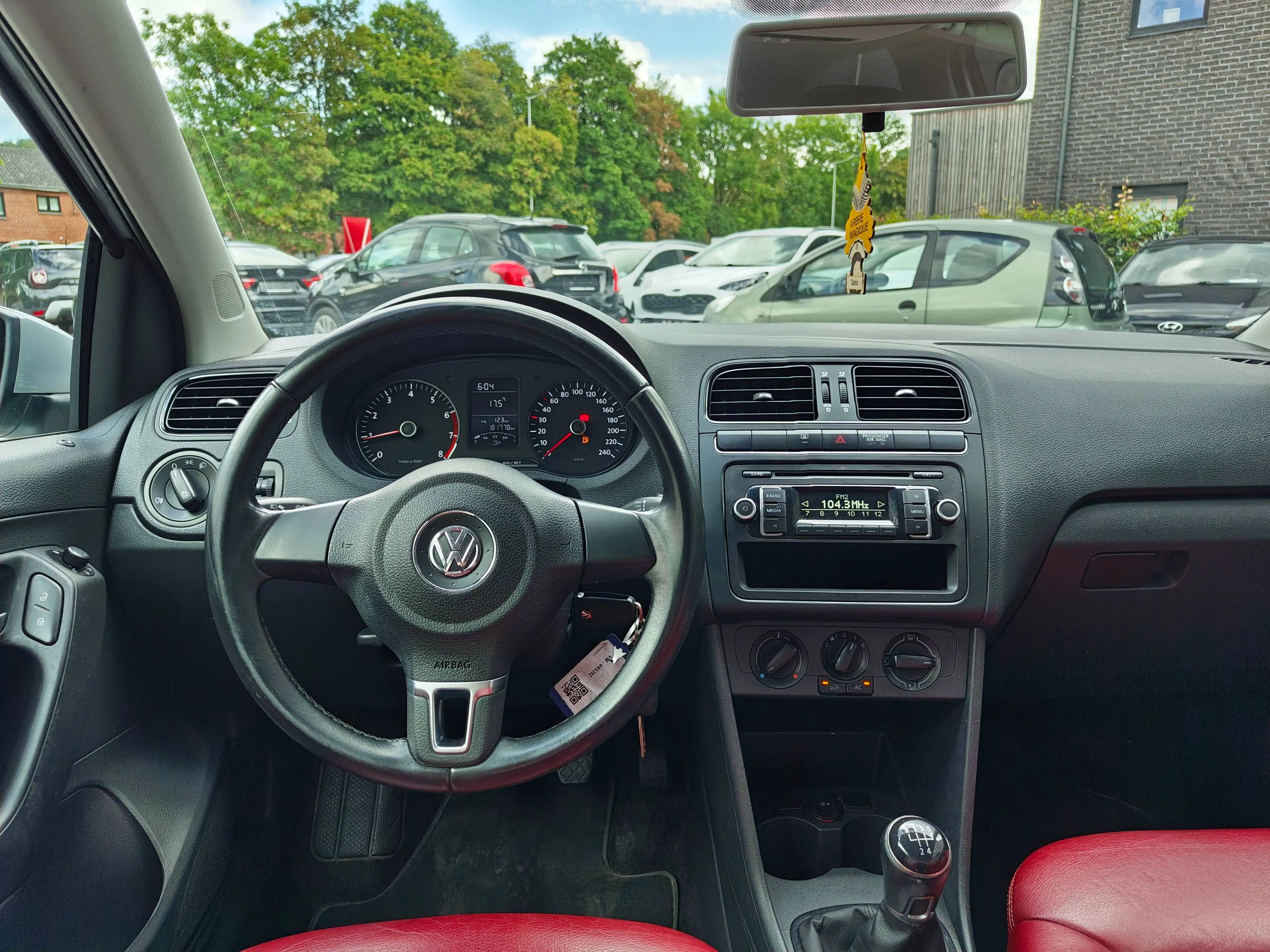 Volkswagen Polo Polo 1.2i Trendline *GPS*CLIM*CUIR*GARANTIE 12 MOIS — photo 8