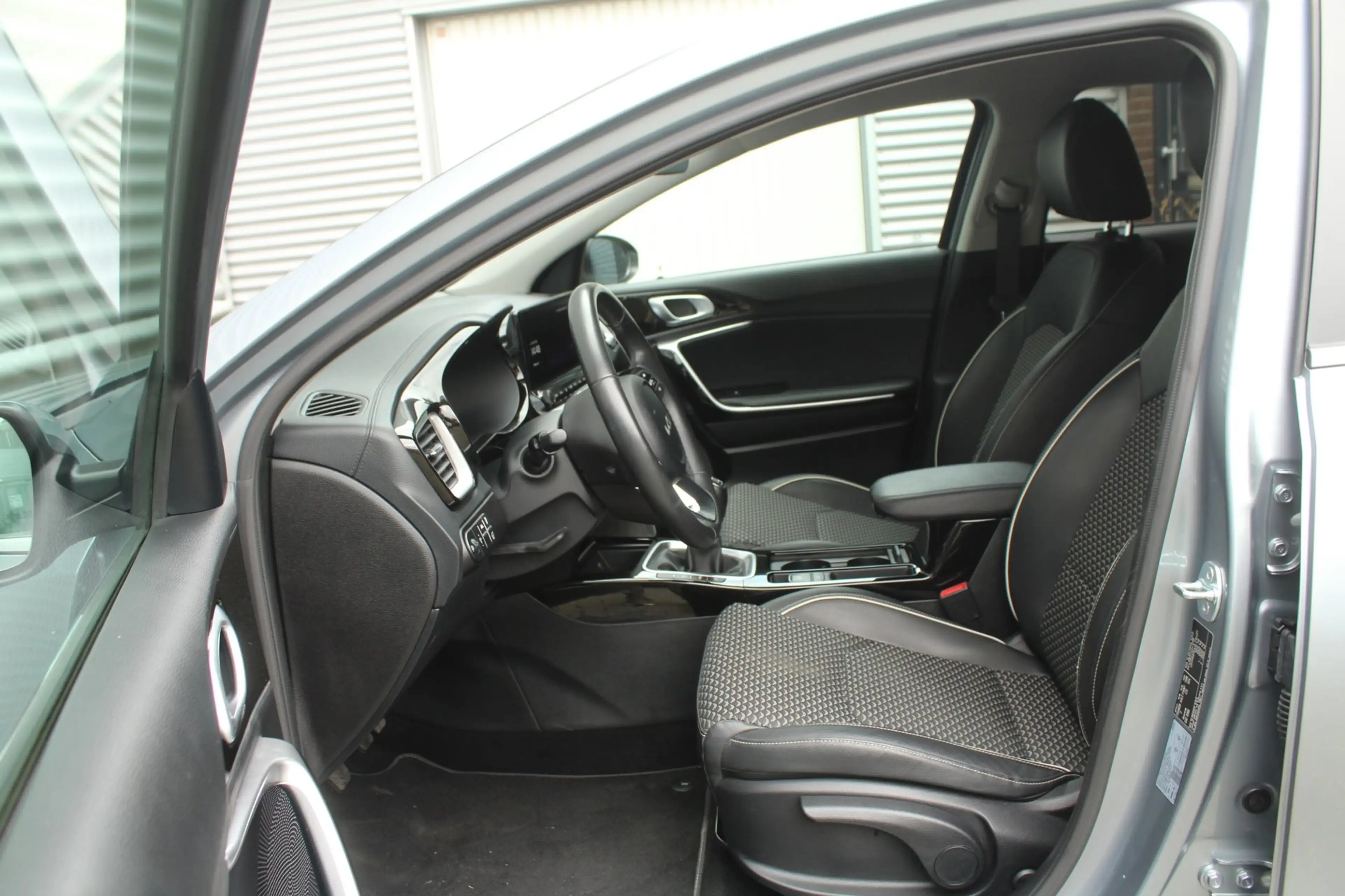 Kia Ceed SW / cee'd SW Sportswagon 1.5 T-GDi 140pk DynamicPlusLine Trekha — photo 9
