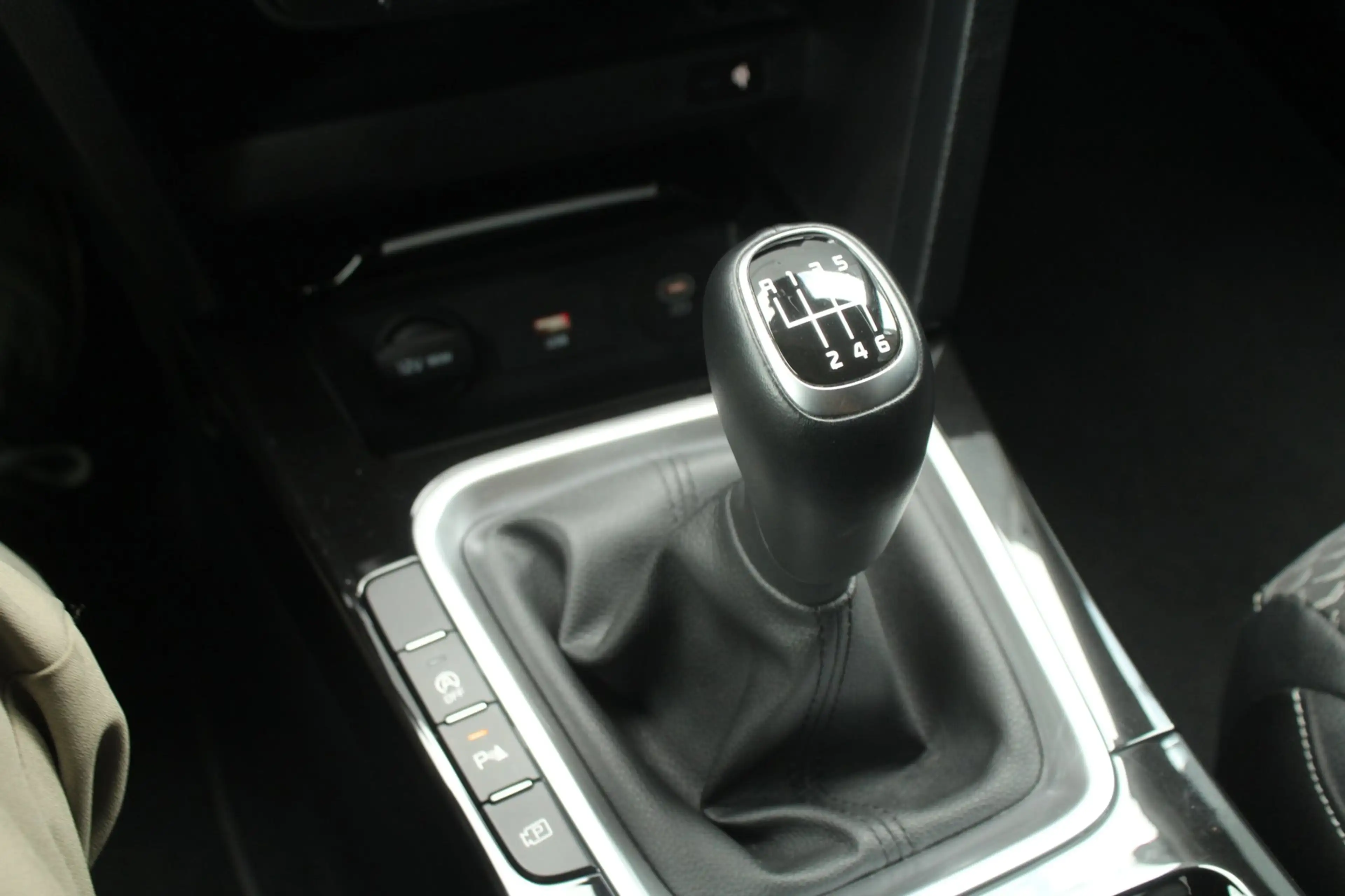 Kia Ceed SW / cee'd SW Sportswagon 1.5 T-GDi 140pk DynamicPlusLine Trekha — photo 18