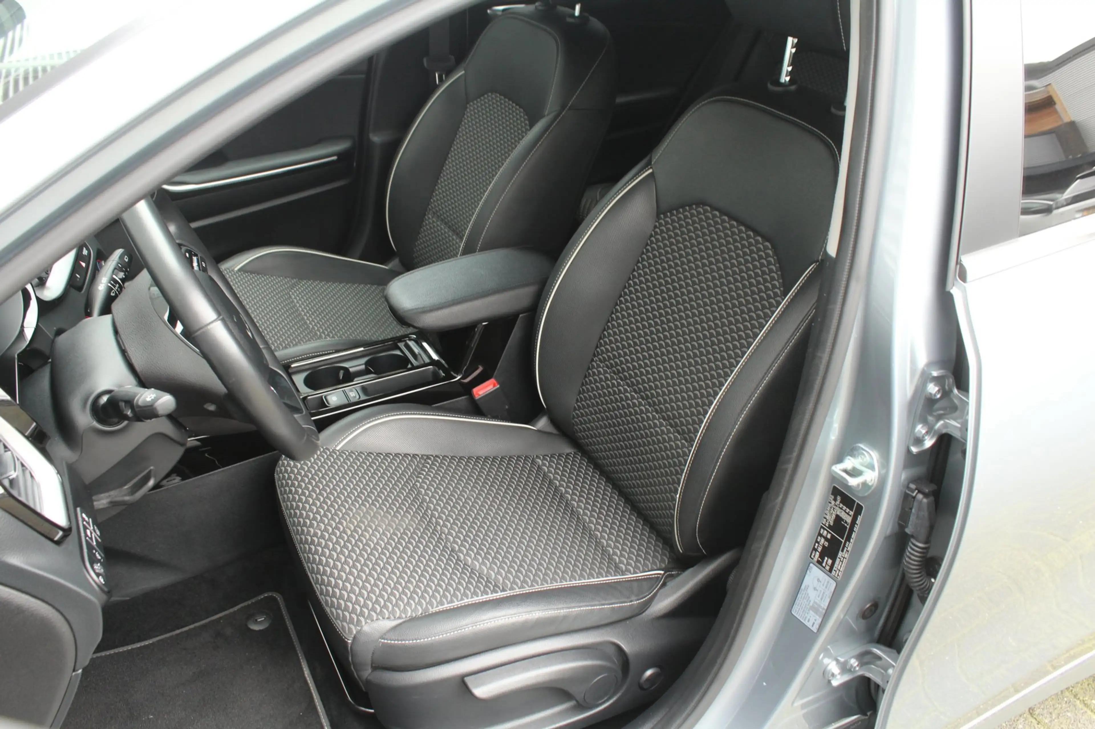 Kia Ceed SW / cee'd SW Sportswagon 1.5 T-GDi 140pk DynamicPlusLine Trekha — photo 10