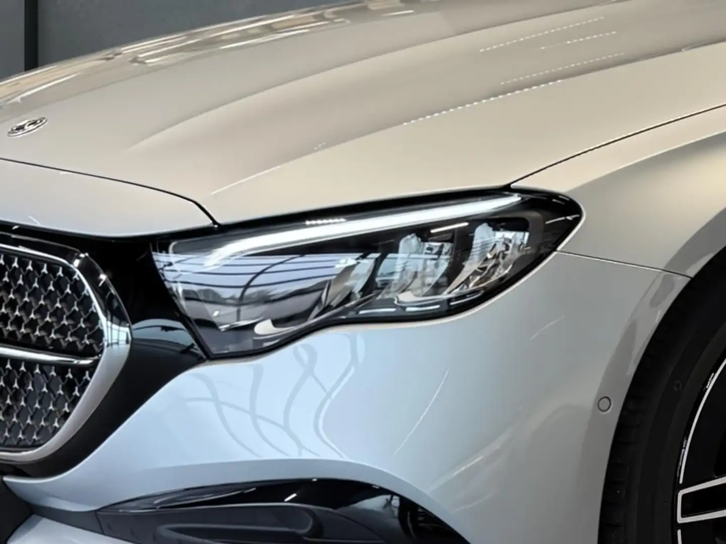 Mercedes-Benz E 300 de T AMG, Night, AHK, Pano, 4D-Sound, Dist Silber - 2