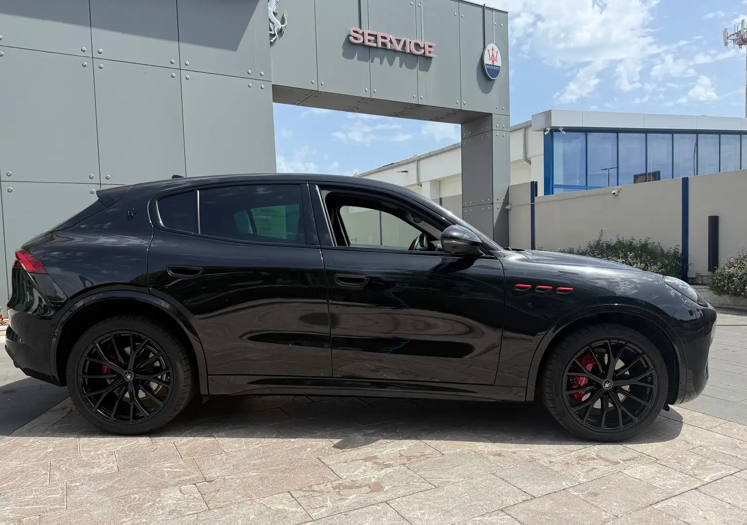 Maserati Grecale 2.0 mhev Modena 330cv auto Schwarz - 2
