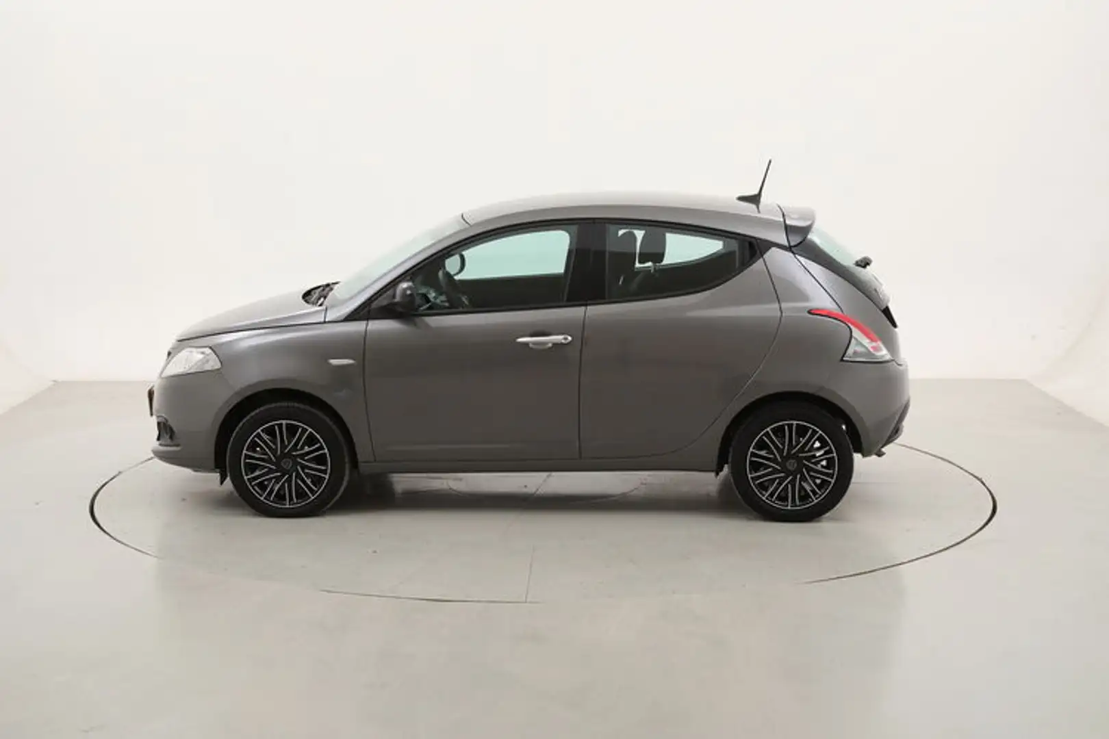 Lancia Ypsilon Hybrid Silver Plus 1.0 Mild Hybrid 70CV Grigio - 2